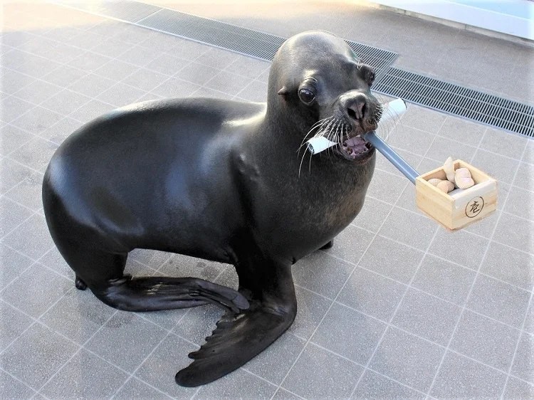 オタリアの豆まきパフォーマンス