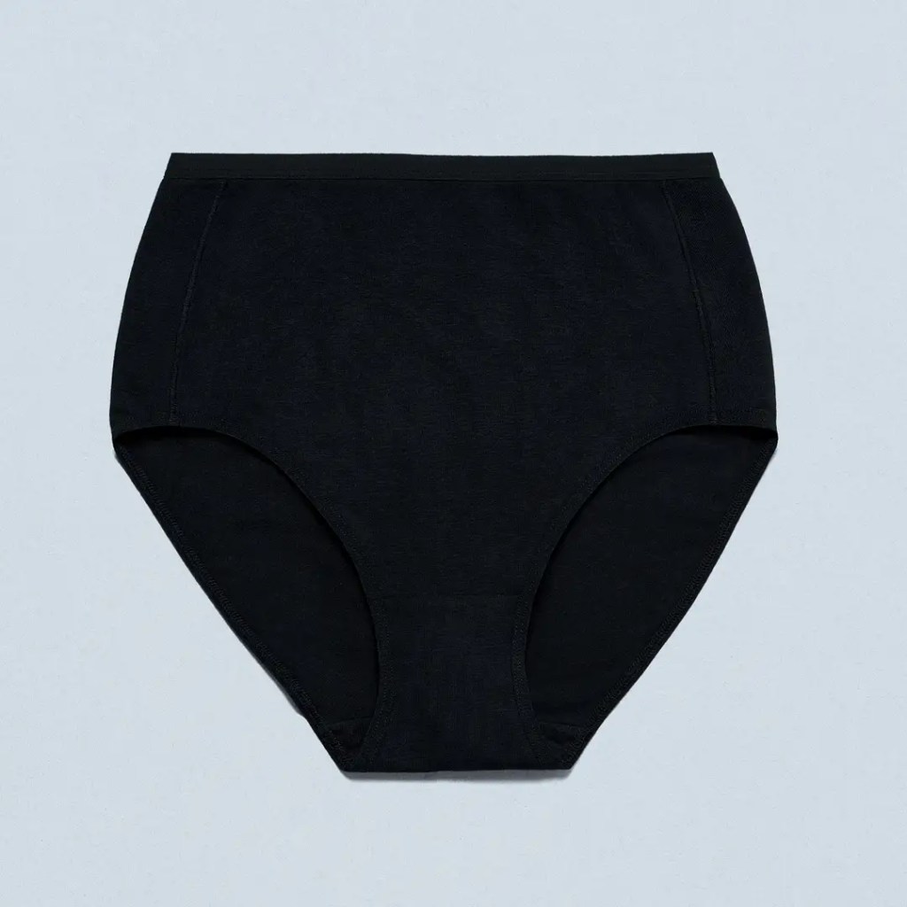 ブランド初のショーツ